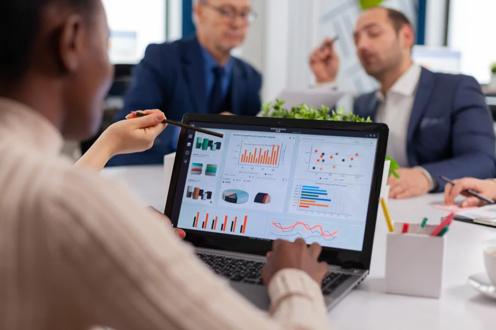 Systemy ERP wyposażone są w dashboardy pozwalające obserwować działanie procesów czy nawet całego przedsiębiorstwa.